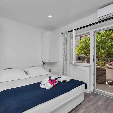 Luxurious Toma Makarska