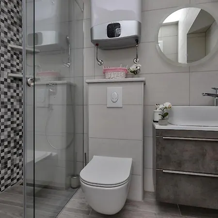Luxurious Toma *