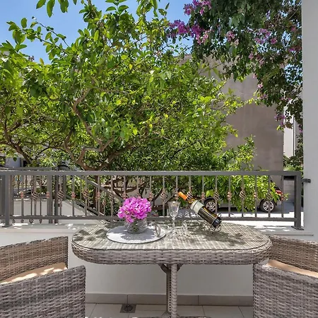 Luxurious Toma Daire Makarska